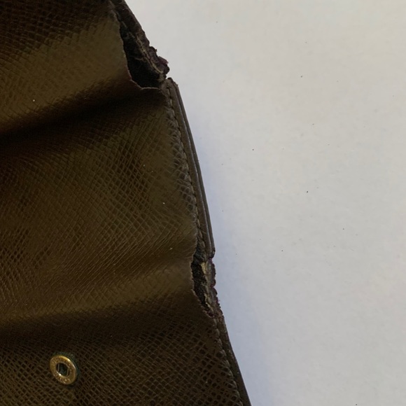 Louis Vuitton Taiga Multicles 4 Keyholder - Picture 7 of 12